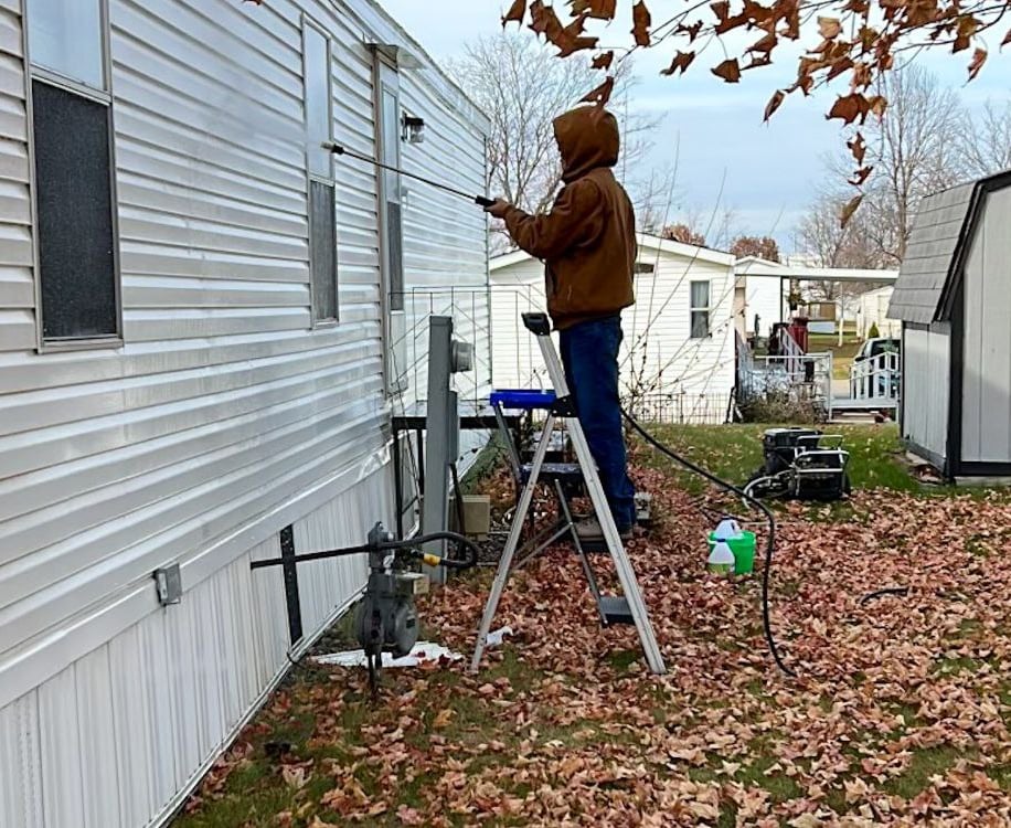 Garnic's Construction professional pressure washing home siding